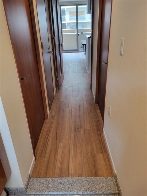 某マンション床貼り替え